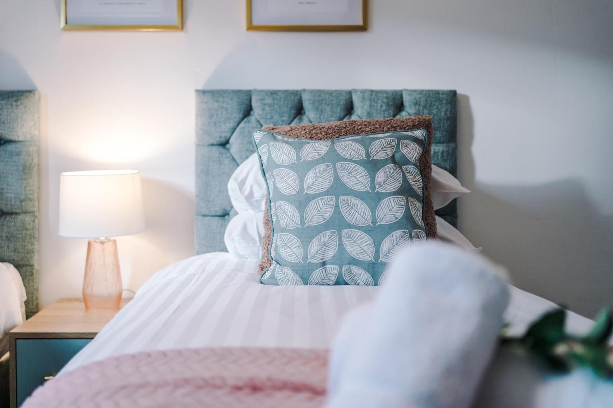 New! Spacious 2-Bed Home In Chester City-Centre By 53 Degrees Property, Ideal For Couples & Small Groups, Great Location - Sleeps 5 Екстериор снимка