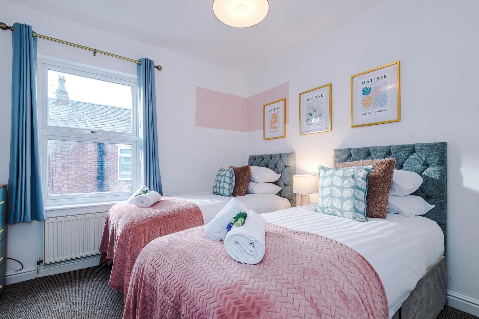 New! Spacious 2-Bed Home In Chester City-Centre By 53 Degrees Property, Ideal For Couples & Small Groups, Great Location - Sleeps 5 Екстериор снимка