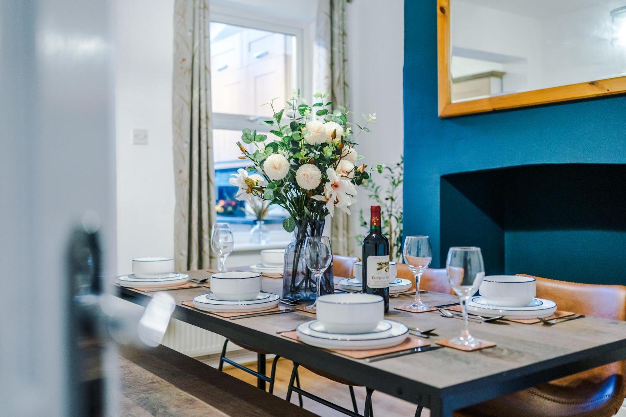 New! Spacious 2-Bed Home In Chester City-Centre By 53 Degrees Property, Ideal For Couples & Small Groups, Great Location - Sleeps 5 Екстериор снимка