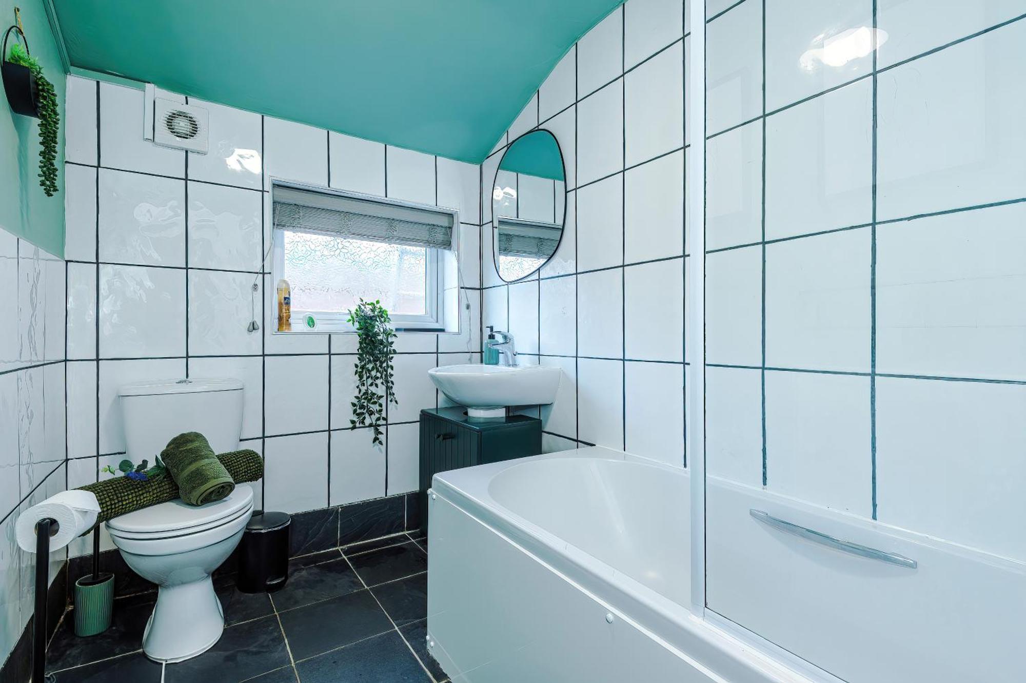 New! Spacious 2-Bed Home In Chester City-Centre By 53 Degrees Property, Ideal For Couples & Small Groups, Great Location - Sleeps 5 Екстериор снимка